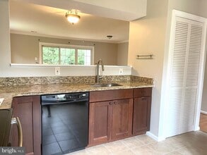 11019 Candlelight Ln in Potomac, MD - Building Photo - Building Photo
