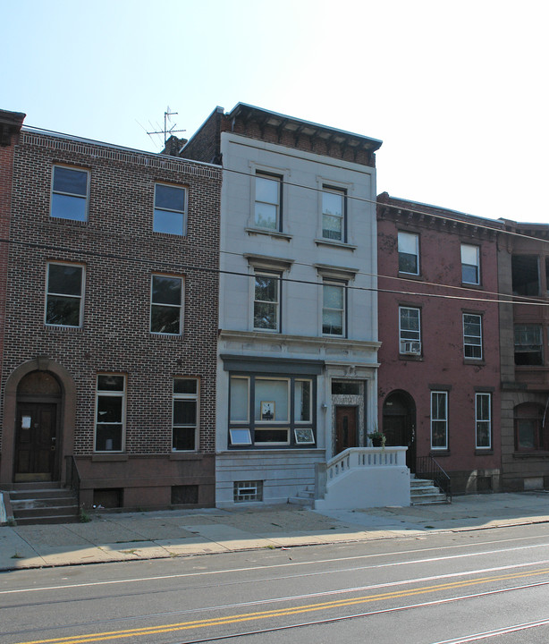 1712 W Girard Ave in Philadelphia, PA - Building Photo