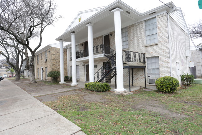 Spanish Puerto Apartments in Dallas, TX - Building Photo - Building Photo