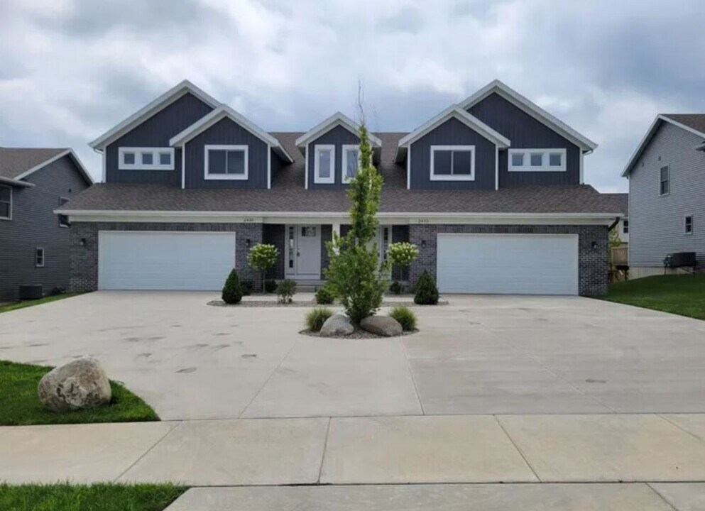 2432 68th St SE in Caledonia, MI - Building Photo