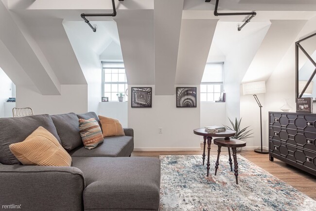 246 S Huntington Ave in Boston, MA - Building Photo - Building Photo