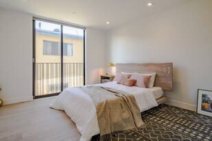 Common Penmar in Venice, CA - Building Photo