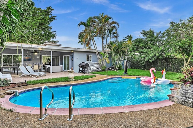 property at 609 N 46th Ave