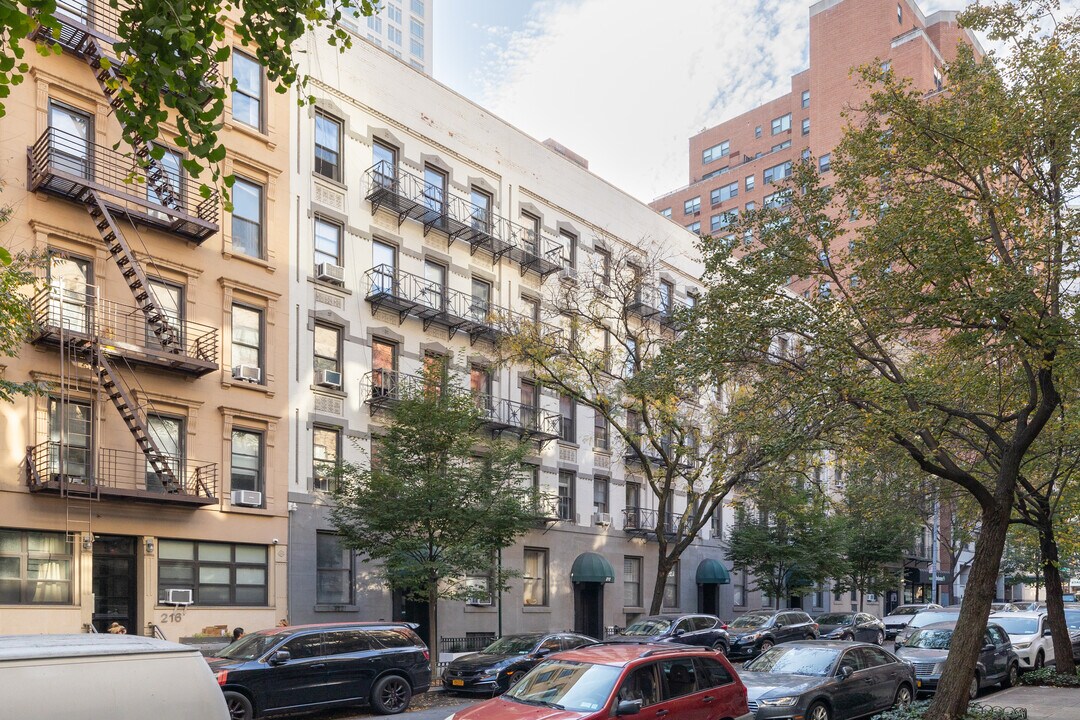 208-212 E 84th St in New York, NY - Foto de edificio