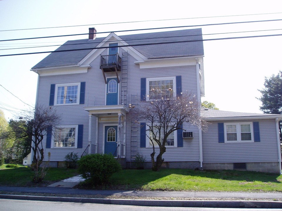 32 Ruggles St in Westborough, MA - Foto de edificio