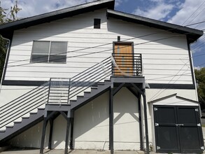 1385 N Marengo Ave in Pasadena, CA - Foto de edificio - Building Photo