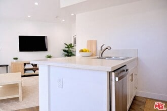 842 11th St in Santa Monica, CA - Building Photo - Building Photo