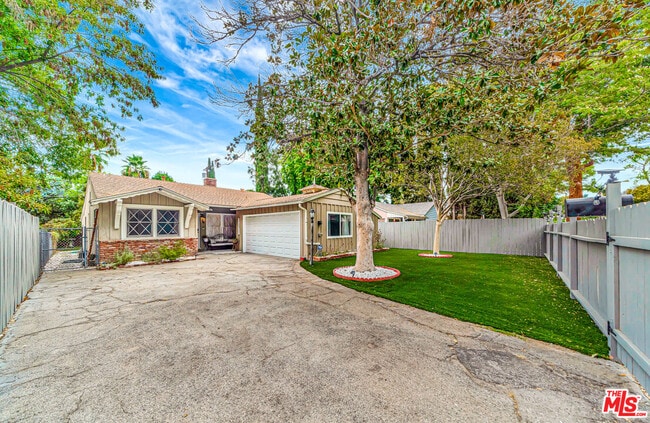 22059 Ybarra Rd in Los Angeles, CA - Building Photo - Building Photo