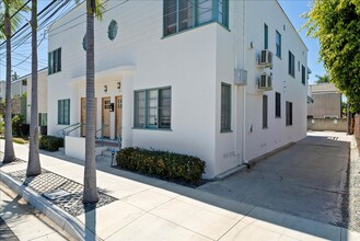 3056 E Broadway in Long Beach, CA - Building Photo - Building Photo