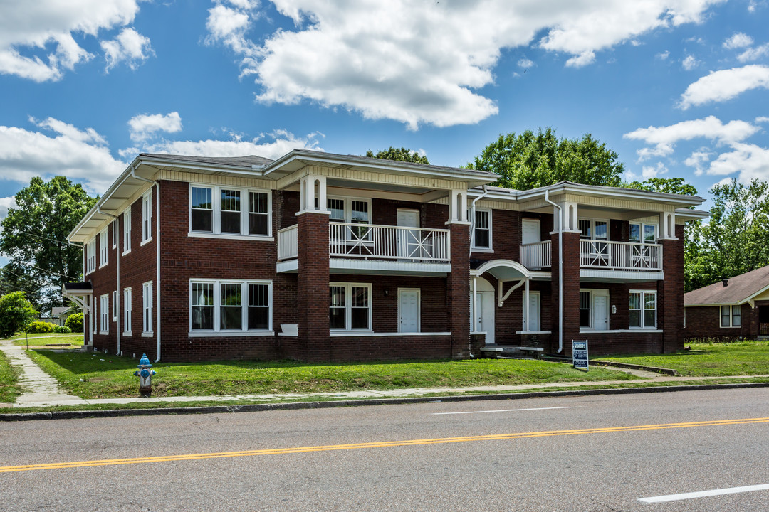 Poplar Plaza Apartments in Jackson, TN - Building Photo