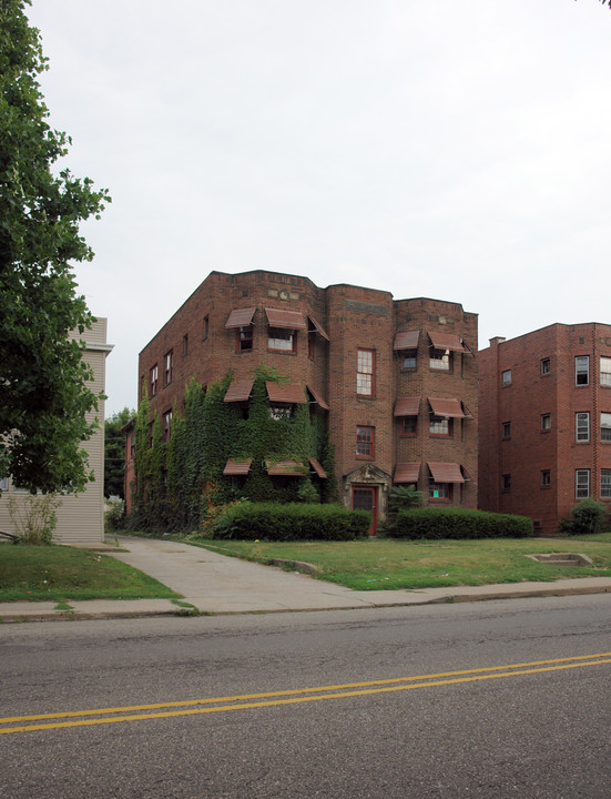 1323 12th St NW in Canton, OH - Building Photo