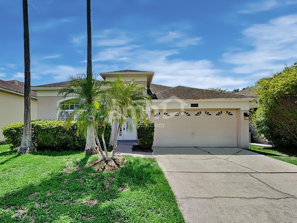 3588 Foxcroft Cir in Oviedo, FL - Building Photo