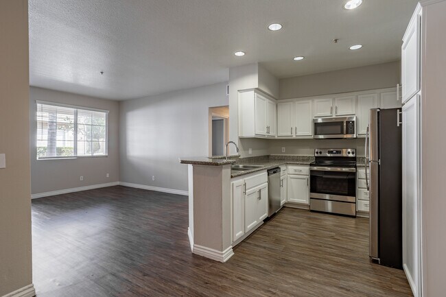 TERRAZA DEL SOL in Rancho Cucamonga, CA - Foto de edificio - Interior Photo