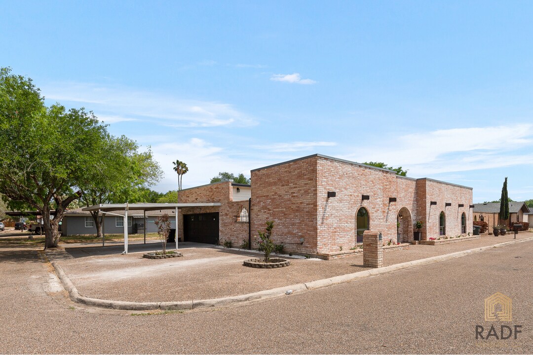 2216 Robyn Ln in Mission, TX - Building Photo