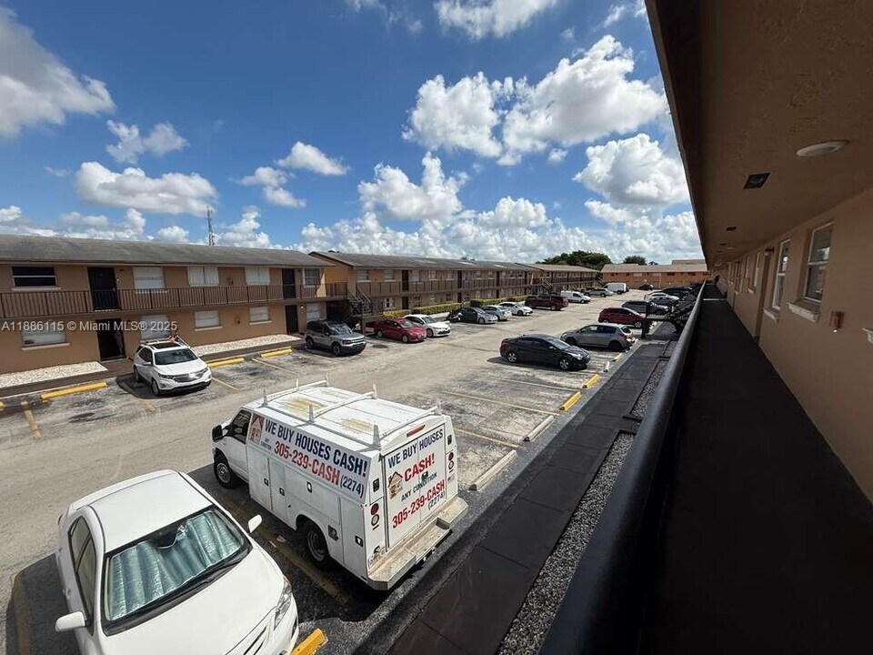 5461 W 24th Ave in Hialeah, FL - Building Photo