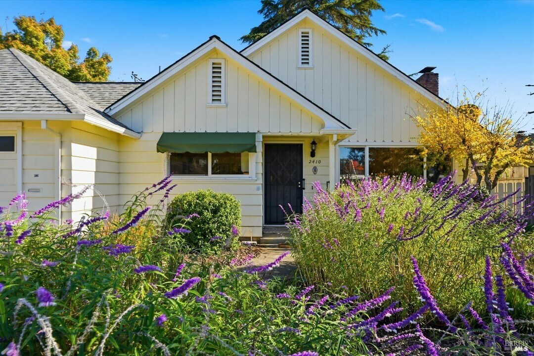 2410 Mendota Way in Santa Rosa, CA - Building Photo