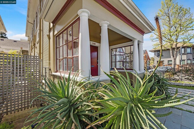 3102 Martin Luther King Jr Way in Berkeley, CA - Foto de edificio - Building Photo