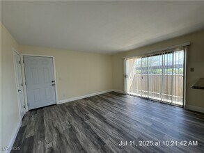 7200 W Pirates Cove Rd in Las Vegas, NV - Building Photo - Building Photo