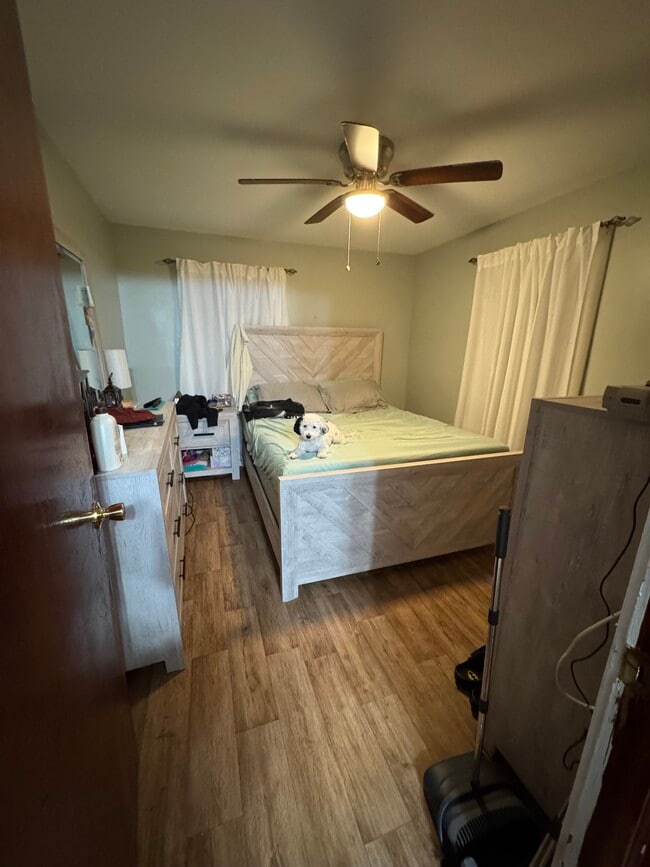 186 Bradley St, Unit 1 St floor apartment in Bristol, CT - Building Photo - Building Photo