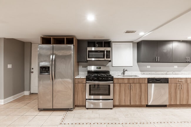 1122 W 19th St, Unit GDN in Chicago, IL - Building Photo - Building Photo