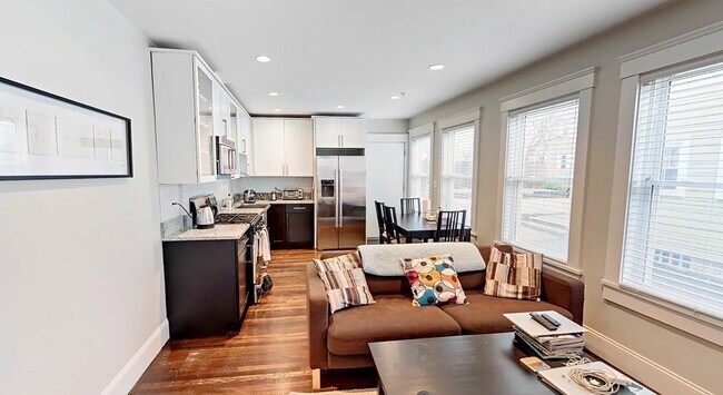 33 Linden Ave in Somerville, MA - Building Photo - Building Photo