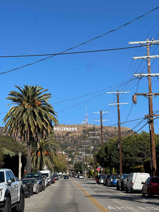 2447 Beachwood Dr in Los Angeles, CA - Building Photo