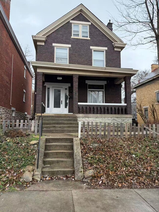 property at 2368 Chickasaw St