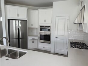5663 Equator Ct in Nokomis, FL - Foto de edificio - Building Photo