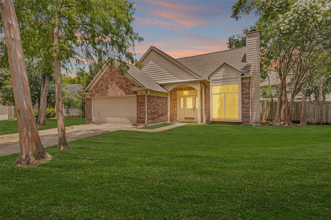 16042 Glenbrook Knoll Ln in Houston, TX - Building Photo