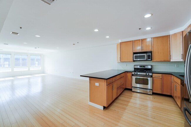 402 Madison St in Hoboken, NJ - Building Photo - Building Photo