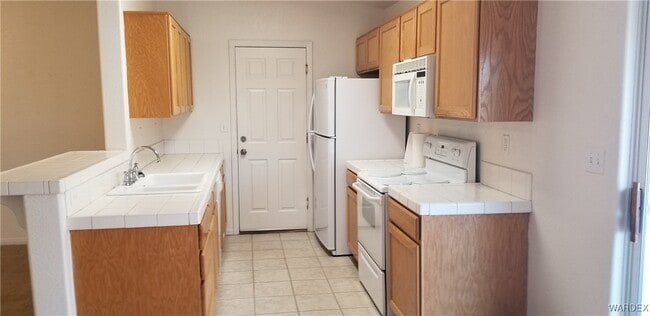 870 Florence Ave in Bullhead City, AZ - Building Photo - Building Photo