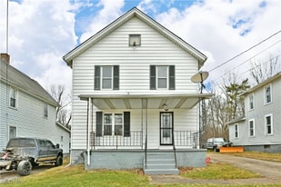 2785 Deforest Rd SE in Warren, OH - Building Photo