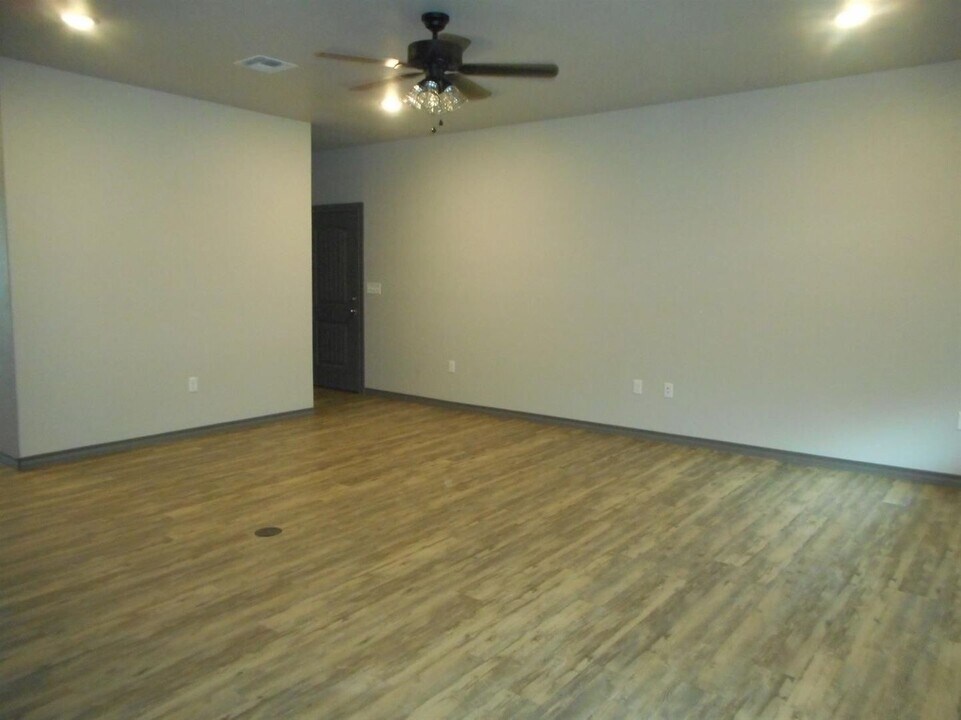 2026 102nd St, Unit A in Lubbock, TX - Building Photo