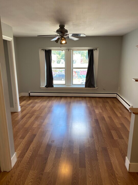 1135 S Washington Ave #14, Unit 1135 S Washington Ave #14 in Lansing, MI - Building Photo