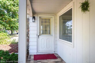 4120 Lotus Dr in Waterford Township, MI - Building Photo - Building Photo