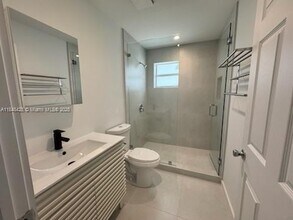 911 Sharar Ave in Opa Locka, FL - Building Photo - Building Photo