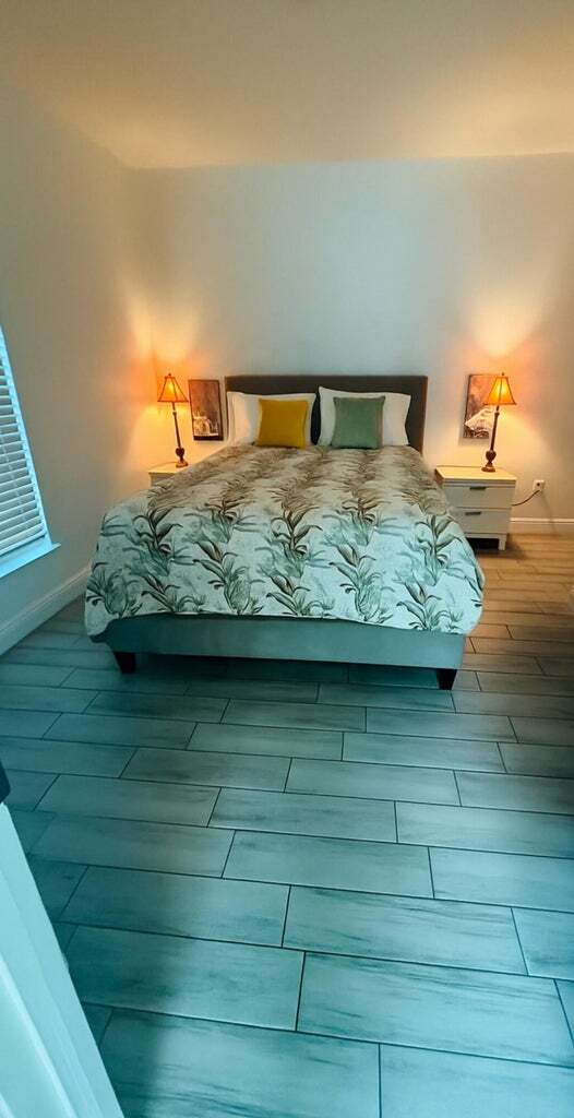 1036 Francis St in West Palm Beach, FL - Foto de edificio - Building Photo