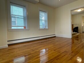 248 Somerville Ave, Unit 2 in Somerville, MA - Foto de edificio - Building Photo