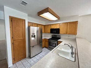 4060 N Elkridge Dr in Las Vegas, NV - Building Photo - Building Photo