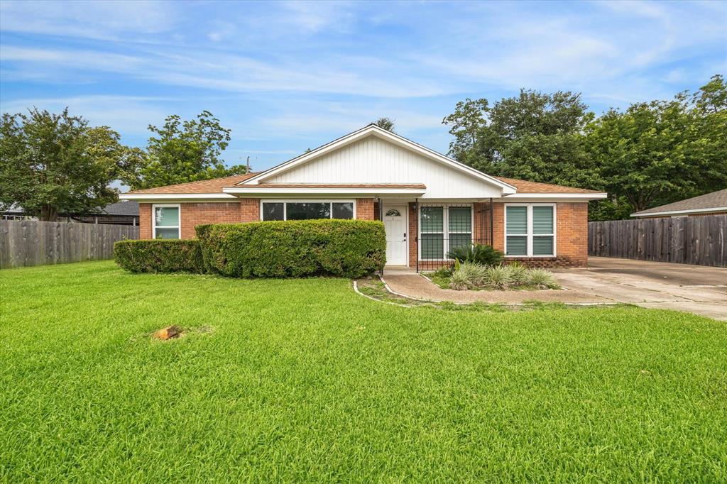 3613 Lazy Spring Dr in Houston, TX - Building Photo