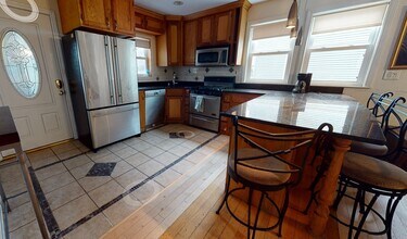 17 Holman St, Unit 1 in Boston, MA - Foto de edificio - Building Photo