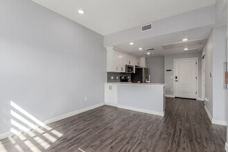 475 N 9th St, Unit 303 in Phoenix, AZ - Building Photo - Building Photo