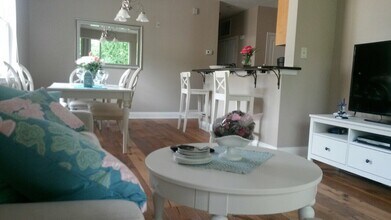 1310 Kenilworth Ave, Unit 520 in Charlotte, NC - Foto de edificio - Building Photo