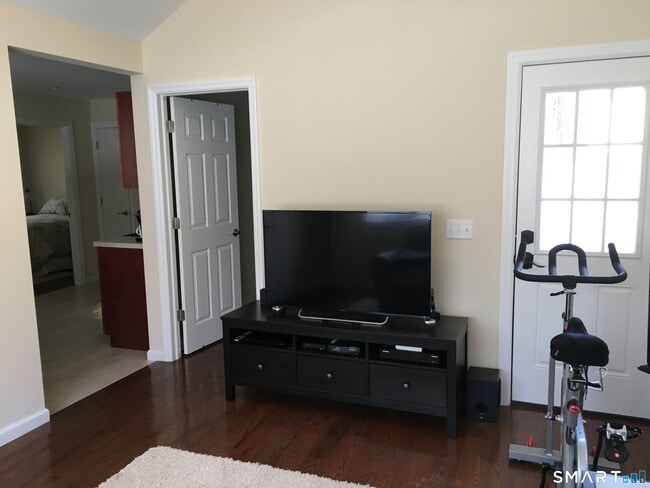 6 Birchside Dr in Norwalk, CT - Building Photo - Building Photo