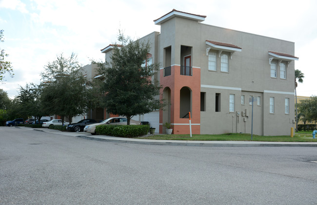 15 Townhomes in Apollo Beach, FL - Building Photo - Building Photo