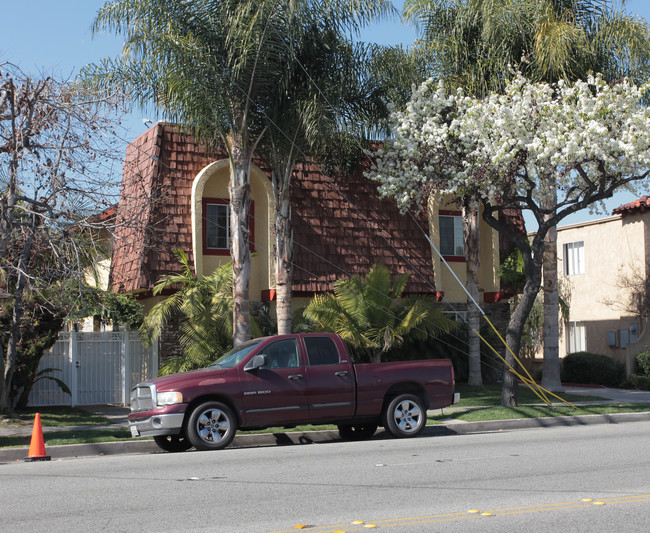 16119 Woodruff Ave in Bellflower, CA - Building Photo - Building Photo