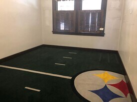 1130 Race St in Mckees Rocks, PA - Building Photo