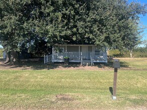 515 Harrison Ln in Wharton, TX - Building Photo - Building Photo