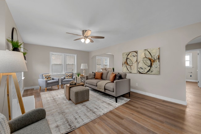 10310 Lackland Rd in Overland, MO - Building Photo - Building Photo