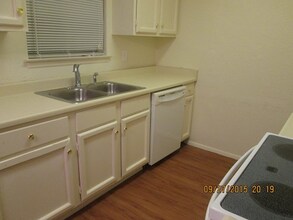 9835 Meadow Way in Converse, TX - Building Photo - Building Photo